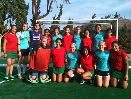 Junior and Sophomore RUSH team (blue) with Mexico National U18 Hockey 5 Team (red)